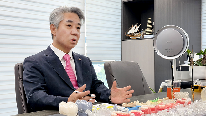 Shim Woon-seop, chairman of Graphy Group, speaks during an interview with Edaily at Graphy headquarters in Seoul’s Geumcheon District on Sept. 22. (Photo=Graphy)