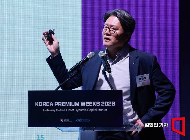 황승택 하나증권 리서치센터장이 29일 서울 중구 더그랜드롯데 서울에서 열린 '코리아 프리미엄 위크 2026' 2일차 '코스닥시장 경쟁력 강화 방안' 세션에서 '코스닥시장 진단: 시장이 바라본 코스닥'을 주제로 발표하고 있다. 2026.9.29 김현민 기자