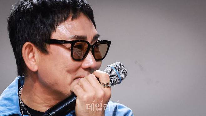 이승철은 우즈에게 헌정곡을 받은 소감을 말하다 감정이 북받쳐 눈물을 보였다. ⓒ데일리안 방규현 기자