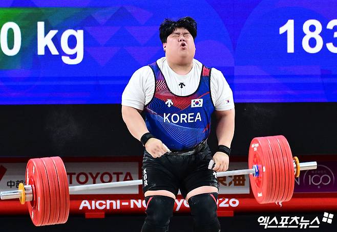 한국 역도 국가대표 송영환(홍천군청)이 29일 오후 일본 나고야 중소기업진흥회관에서 열린 2026 아이치·나고야 아시안게임 역도 남자 110kg 이상급 경기에 출전해 인상 180kg, 용상 234kg, 합계 414kg으로 4위에 올랐다. 일본 나고야, 박지영 기자