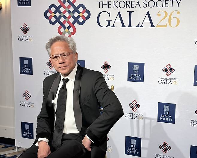 젠슨 황 엔비디아 최고경영자(CEO) (뉴욕=연합뉴스) 김연숙 특파원 = 젠슨 황 엔비디아 최고경영자(CEO)가 28일(현지시간) 한미 관계에 기여한 인사들에게 수여하는 '밴 플리트상'을 수상했다. 2026.9.28 nomad@yna.co.kr