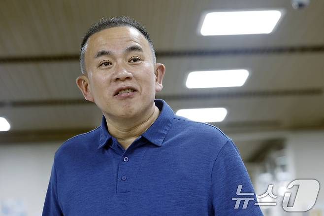 보석으로 풀려난 명태균 씨가 28일 오후 서울 서초구 서울중앙지방법원에서 열린 오세훈 서울시장의 정치자금법위반 혐의 항소심 공판에 증인으로 출석하고 있다. 2026.8.28 ⓒ 뉴스1 박정호 기자