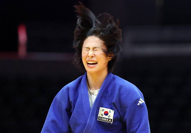 장세윤 '결승갑니다'
(나고야=연합뉴스) 김동민 기자 = 30일 일본 나고야 아이치 인터내셔널 아레나에서 열린 2026 아이치·나고야 아시안게임 유도 여자 52㎏급 준결승 한국 장세윤과 일본 후지시로 고코로 경기. 장세윤이 승리한 뒤 호흡을 고르고 있다. 2026.9.30
image@yna.co.kr
(끝)
<저작권자(c) 연합뉴스, 무단 전재-재배포, AI 학습 및 활용 금지>