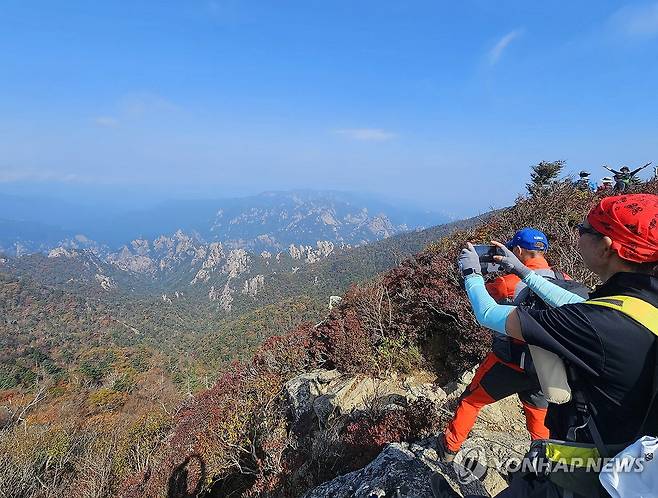 2026 설악산국립공원 고지대 단풍이 짙어지는 능선