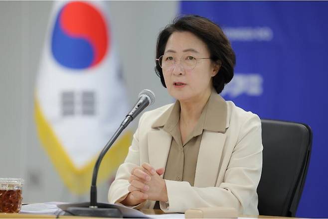 추미애 경기도지사가 지난 9월 22일 오전 수원 영통구 경기도청 율곡홀에서 열린 도지사 주재 월간회의에서 회의를 주재하고 있다. /사진제공=경기도