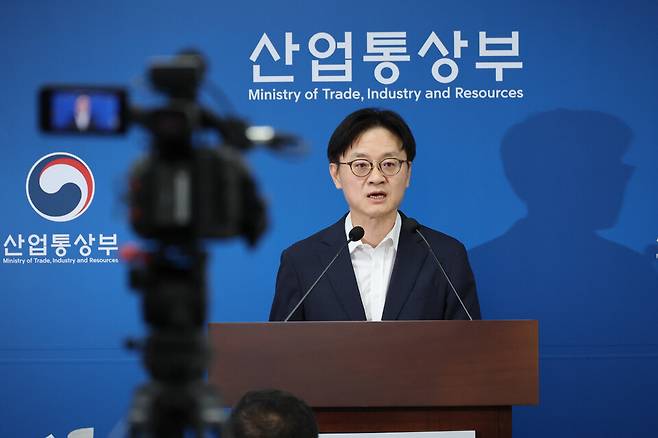 김정관 산업통상부 장관이 지난 1일 세종시 정부세종청사에서 도널드 트럼프 미국 대통령이 발표한 한국의 대미 투자 프로젝트에 관해 설명하고 있다. / 사진=연합뉴스