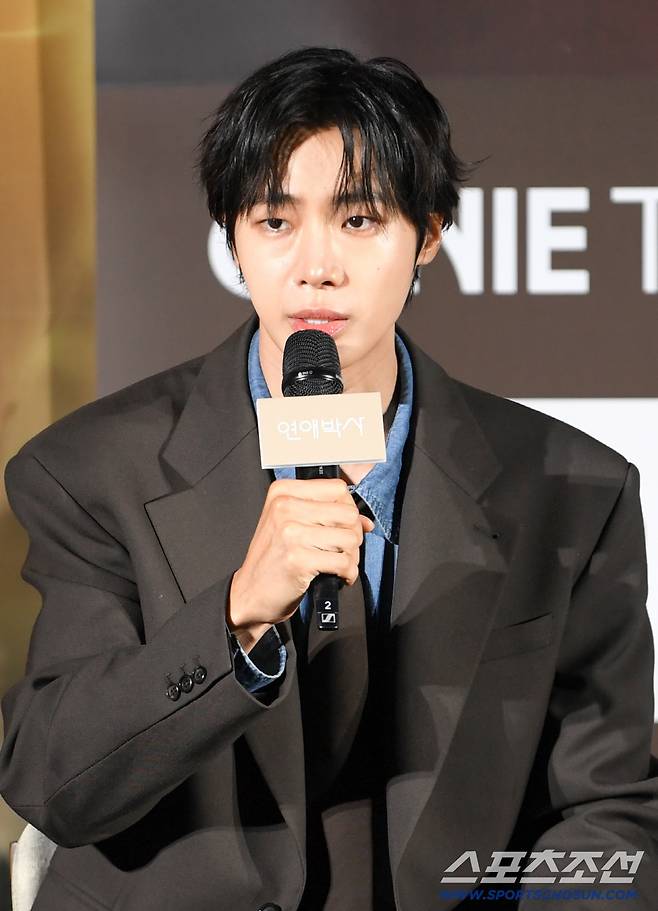 ENA 새 월화드라마 '연애박사' 제작발표회가 2일 서울 용산구 한강로동 CGV용산아이파크몰에서 열렸다. 추영우가 인터뷰를 하고 있다. 용산=박재만 기자 pjm@sportschosun.com/2026.10.02/