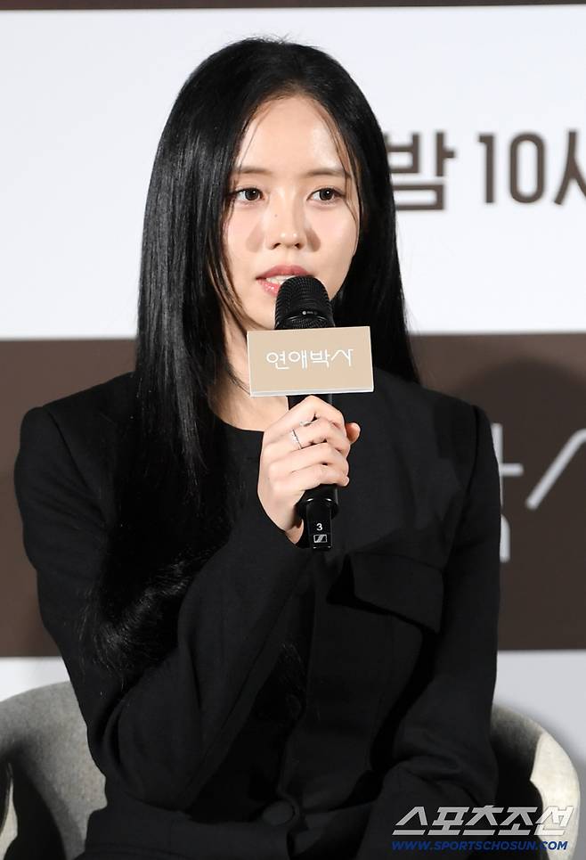 ENA 새 월화드라마 '연애박사' 제작발표회가 2일 서울 용산구 한강로동 CGV용산아이파크몰에서 열렸다. 김소현이 인터뷰를 하고 있다. 용산=박재만 기자 pjm@sportschosun.com/2026.10.02/