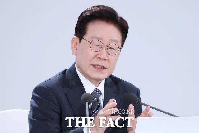 이재명 대통령이 2일 세종에서 주재한 민원혁신 사례 보고회에서 발언하고 있다. /뉴시스