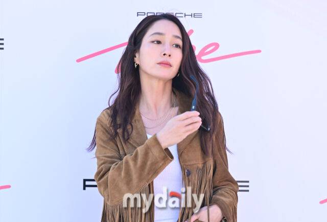배우 이민정이 2일 서울 성산동 문화비축기지에서 진행된 팬 페스티벌 '포르쉐 바이브 서울' 프리뷰 행사에 참석했다.