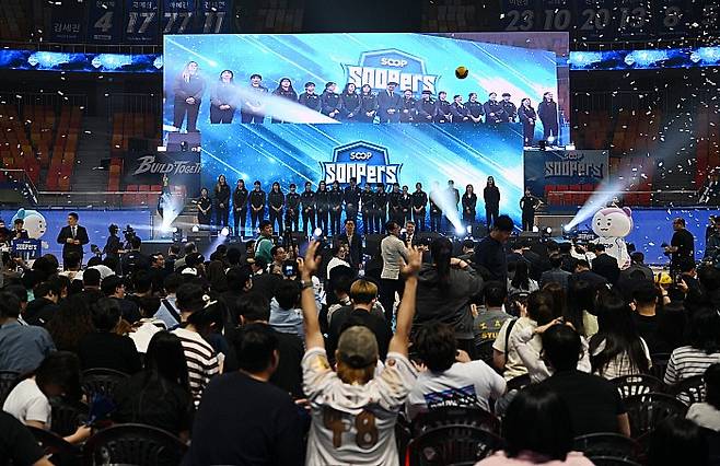 전남광주를 연고로 한 여자 프로배구 신생팀 SOOP 수퍼스 선수단이 3일 오후 전남광주통합특별시 서구 염주체육관 SOOP 스타디움에서 창단식을 진행하고 있다. 뉴시스