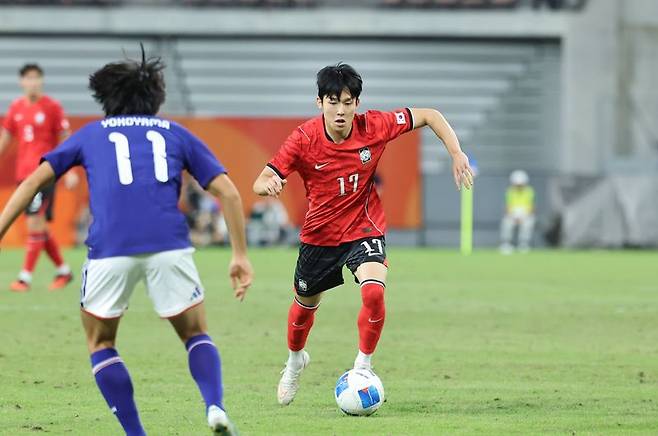 3일 일본 아이치현 도요타 스타디움에서 열린 2026 아이치·나고야 아시안게임 남자 축구 결승전 대한민국과 일본의 경기, 대한민국 양민혁이 상대 문전을 향해 드리블을 하고 있다. 뉴스1