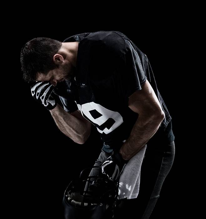 카일 칼슨 미국 캘리포니아공과대 연구팀이 미국프로미식축구리그(NFL) 선수 928명을 대상으로 수입과 은퇴 후 파산 여부를 추적, 확인한 결과 은퇴 후 2년 이내에 파산을 신청한 비율이 1.9%, 은퇴 12년 후에는 15.7%였다. GETTYIMAGES
