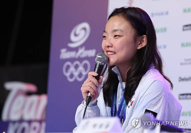 소감 밝히는 서채현 (나고야=연합뉴스) 서명곤 기자 = 4일 일본 나고야 2026 아이치·나고야 아시안게임 코리아하우스에서 열린 메달리스트 기자회견에서 두 번째 아시안게임 도전 끝에 첫 금메달을 따낸 한국 여자 스포츠클라이밍의 간판 서채현이 취재진의 질문에 답하고 있다. 2026.10.4 seephoto@yna.co.kr