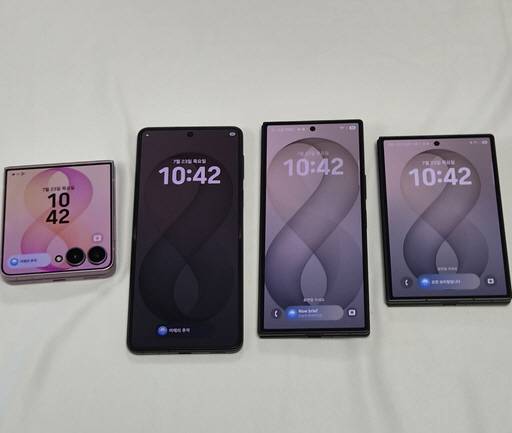 23일 삼성전자 미디어 브리핑에서 공개된 '갤럭시 Z 플립8', Z 폴드8 울트라','갤럭시 Z 폴드8' 등 폴더블 신제품 3종./구남영 기자