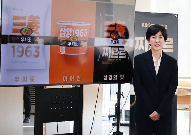 7일 서울 중구 삼양라운드스퀘어 사옥에서 열린 짜르르 미디어 시식회에서 김정수 삼양라운드스퀘어 회장이 참석자들에게 인사말을 하고 있다.ⓒ삼양식품