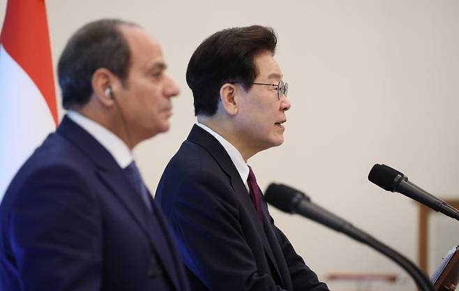 이재명 대통령, 한-이집트 공동언론발표 이재명 대통령, 한-이집트 공동언론발표 (서울=연합뉴스) 신준희 기자 = 이재명 대통령이 8일 청와대에서 열린 압델 파타 알시시 이집트 대통령과의 공동언론발표에서 발언하고 있다. 2026.10.8 hama@yna.co.kr (끝)