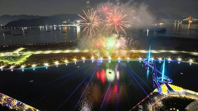제26회 마산가고파국화축제, 해상 낙화놀이&미식 프라자