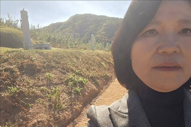 이진숙 국민의힘 의원이 10일 오후 자신의 인스타그램 계정을 통해 공개한 이재명 대통령의 부모 묘소. 사진=이진숙 의원 인스타그램 계정 캡처