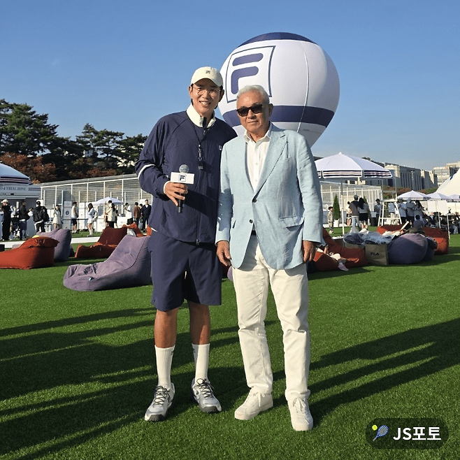 방송인 장성규(왼쪽)와 주원홍 대한테니스협회 회장. JS포토