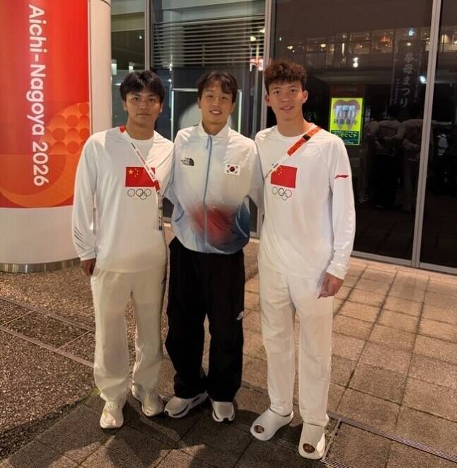 ▲ 이민성호와 아시안게임 4강전에서 골을 뽑아내기도 했던 중국의 메시 왕위둥(오른쪽). 엄지성의 실력을 칭찬하며 자신도 유럽 진출의 꿈을 키웠다고 고백했다. ⓒ 왕위둥 SNS