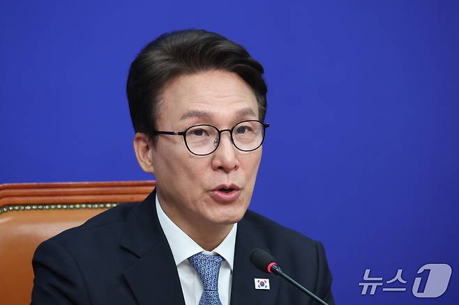 김민석 더불어민주당 대표가 14일 서울 여의도 국회에서 열린 최고위원회의에서 발언하고 있다. 2026.10.14 ⓒ 뉴스1 신웅수 기자