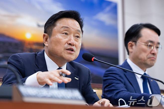 최인호 주택도시보증공사 사장이 15일 서울 여의도 국회에서 열린 국토교통위원회의 한국부동산원 등에 대한 국정감사에 출석해 의원 질의에 답하고 있다. 2026.10.15 ⓒ 뉴스1 유승관 기자