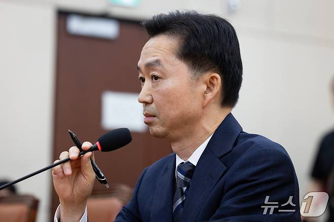 김지용 초대 중대범죄수사청장 후보자가 14일 서울 여의도 국회에서 열린 인사청문회에 출석해 의원들의 자료제출 요구 및 의사진행 발언을 듣고 있다. 2026.10.14 ⓒ 뉴스1 유승관 기자