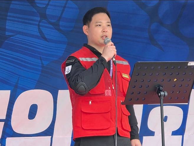 박재성 삼성바이오로직스 노조 위원장이 4월 22일 인천 연수구 삼성바이오로직스 송도 사업장에서 열린 투쟁 결의 대회에 발언하고 있다. /홍다영 기자
