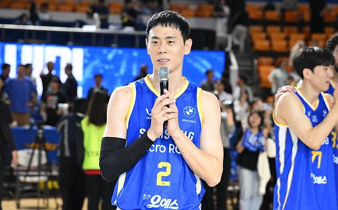서울 삼성 이관희가 15일 서울 잠실학생체육관에서 열린 2026~2027시즌 KCC 프로농구 정규리그 창원 LG와의 경기 후 인터뷰하고 있다. 한국농구연맹(KBL) 제공