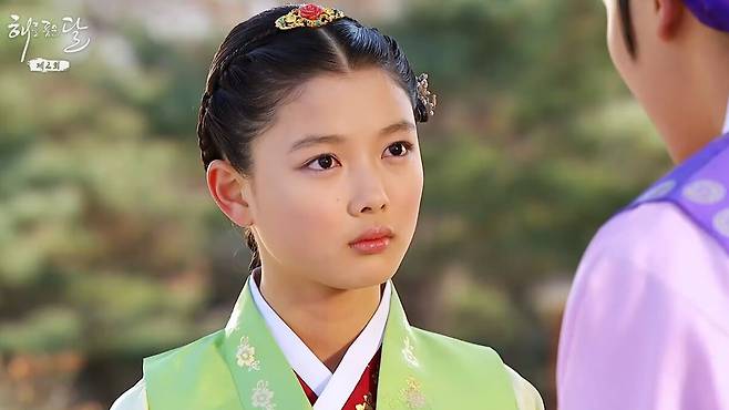 드라마 ‘해를 품은 달’(2012)에서 어린 허연우 역을 맡은 배우 김유정. 유튜브 채널 ‘옛드’ 캡처
