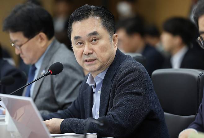 김종민 무소속 의원이 19일 대구 동구 한국가스공사에서 열린 국회 산업통상자원중소벤처기업위원회의 한국가스공사, 한국석유공사, 강원랜드, 대한석탄공사, 한국가스기술공사, 한국가스안전공사, 한국석유관리원, 한국광해광업공단에 대한 국정감사에서 질의하고 있다. (사진=연합뉴스)