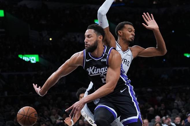 Kings Spurs BasketballSacramento Kings guard Ben Simmons (25) drives around San Antonio Spurs forward Victor Wembanyama (1) during the first half of a preseason NBA basketball game in San Antonio, Friday, Oct. 16, 2026. (AP Photo/Eric Gay)