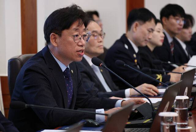 오태석 우주항공청장이 20일 청와대에서 열린 국무회의에서 업무 보고를 하고 있다. 연합뉴스