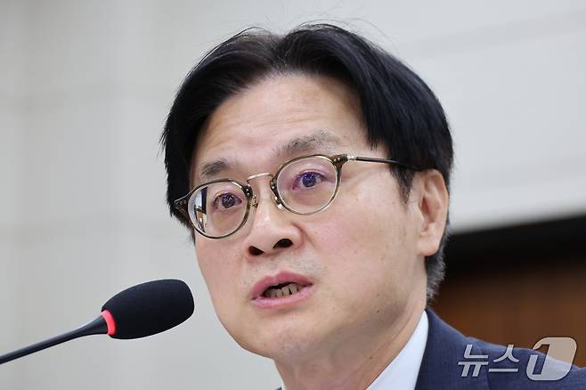 김정관 산업통상부 장관이 22일 서울 여의도 국회에서 열린 산업통상자원중소벤처기업위원회의 산업통상부 등에 대한 종합감사에서 의원 질의에 답변하고 있다. 2026.10.22 ⓒ 뉴스1 신웅수 기자