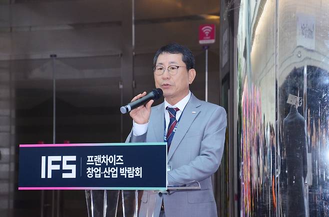 나명석 한국프랜차이즈산업협회장이 22일 'IFS 프랜차이즈 창업박람회' 개막식에서 발언을 하고 있다. ⓒ한국프랜차이즈협회