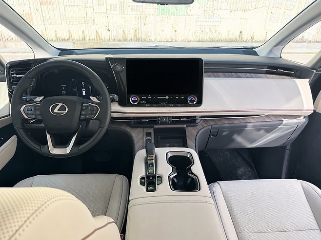 ▲렉서스 'LM 500h' 1열. 사진=박서현 기자