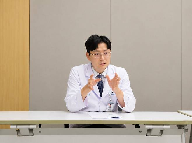 권민수 서울아산병원 이비인후과 교수가 서울아산병원에서 쿠키뉴스와 인터뷰 하고 있다. 신대현 기자