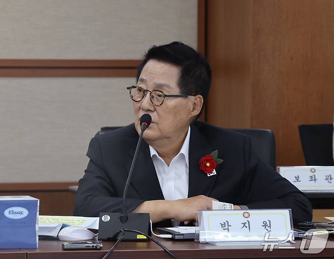 박지원 더불어민주당 의원(해남·완도·진도)이 20일 전남광주통합특별시 동구 지산동 광주광역공소청에서 열린 국회 법제사법위원회(법사위)의 대전광역·대전지방공소청, 광주광역·광주지방공소청, 청주지방고소청, 전주지방공소청, 제주지방공소청에 대한 2026년도 국정감사에서 질의하고 있다. 2026.10.20 ⓒ 뉴스1 박지현 기자