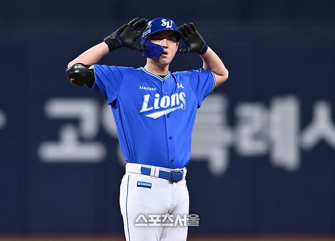 삼성 구자욱이 25일 서울 고척스카이돔에서 열린 2026 KBO리그 키움전 8회초 1사 2·3루 2타점 우중간 2루타를 친 후 세리머니를 하고 있다. 고척 | 최승섭 기자 thunder@sportsseoul.com