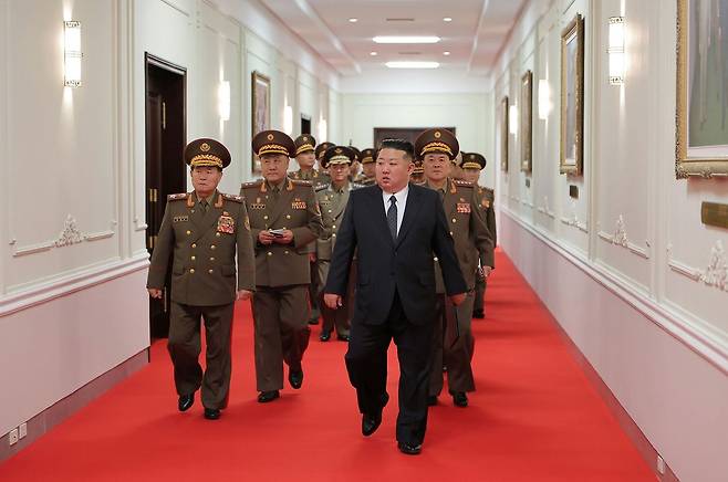 북한 노동당 기관지 노동신문은 24일 "조선인민군 제3차 중대장대회가 10월 22일과 23일 수도 평양에서 진행됐다"고 보도했다. 대회에는 김정은 노동당 총비서가 직접 참석해 주재했다. 노동신문=뉴스1