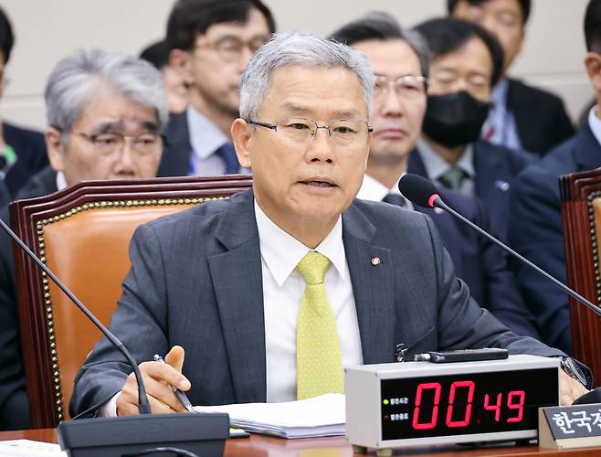 국감 답변하는 김동철 한국전력 사장 / 사진=연합뉴스