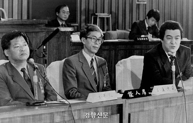 1988년 12월12일 전두환 정권의 언론탄압을 다룬 국회 청문회에 증인으로 참석한 김태홍 전 한국기자협회장과 신홍범 전 조선일보 기자, 김주언 전 한국일보 기자(왼쪽부터). 경향신문 자료사진