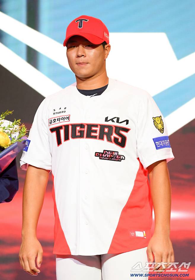 2027 KBO 신인 드래프트가 21일 서울 송파구 롯데호텔 월드 크리스탈볼룸에서 열렸다. KIA에 1라운드 지명된 경남고 이호민이 소감을 말하고 있다. 잠실=박재만 기자 pjm@sportschosun.com/2026.09.21/