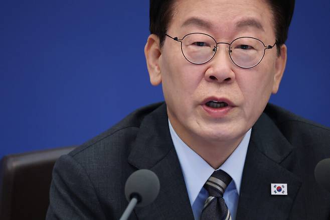 이재명 대통령이 27일 청와대에서 열린 국무회의에서 발언하고 있다. ⓒ연합뉴스
