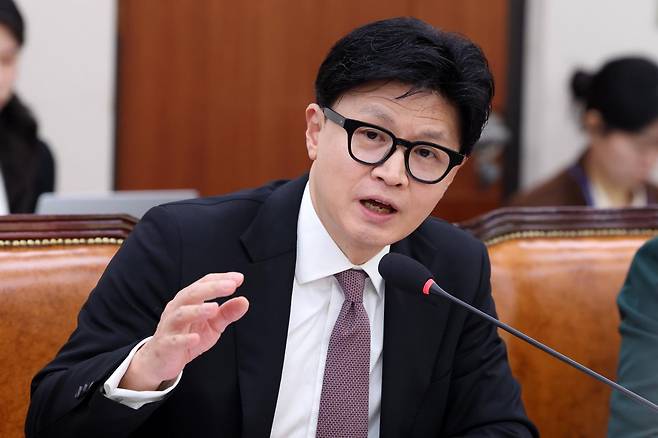 한동훈 무소속 의원이 27일 서울 여의도 외교통일위원회에서 열린 외교부 등에 대한 국정감사 종합감사에서 발언을 하고 있다. 뉴스1