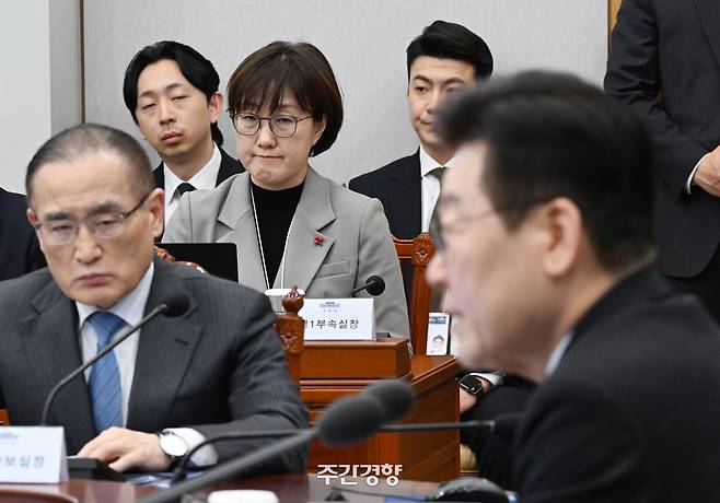 김현지 제1부속실장이 지난 1월 29일 청와대 여민관에서 열린 수석보좌관회의에서 이재명 대통령의 발언을 듣고 있다. 청와대사진기자단