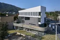 모호함으로 역설을 풀어낸 상가주택