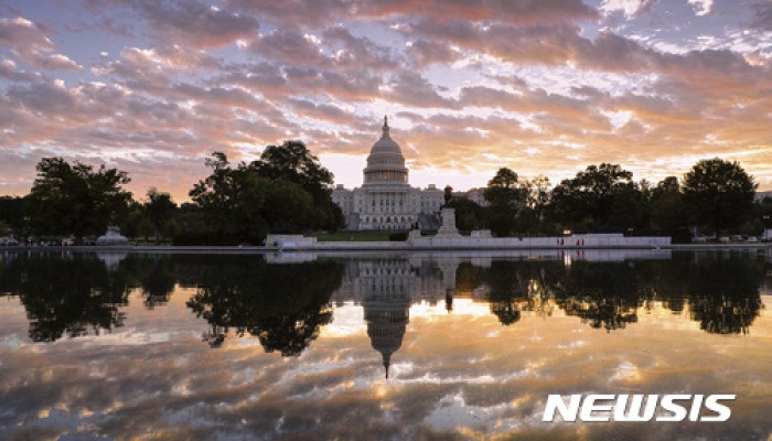 밝아오는 미 의사당