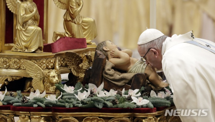 아기 예수와 교황